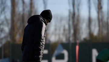 Alessio Lisci con el balón durante un entrenamiento.
