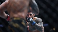 ANAHEIM, CALIFORNIA - FEBRUARY 17: Alexander Volkanovski of Australia exchanges strikes with Ilia Topuria in their featherweight title fight during UFC 298 at Honda Center on February 17, 2024 in Anaheim, California.   Sean M. Haffey/Getty Images/AFP (Photo by Sean M. Haffey / GETTY IMAGES NORTH AMERICA / Getty Images via AFP)