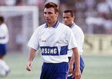 El delantero argentino identificado con Colo Colo regresó en 1995 a Universidad Católica. 