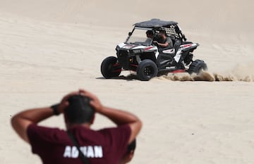 El jugador del Barcelona sufrió una caída mientras conducía un buggy por el desierto de Qatar. Por suerte, el central está bien y no sufrió ningún percance en el accidente 