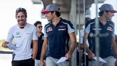 Alonso y Sainz son inseparables en el paddock.