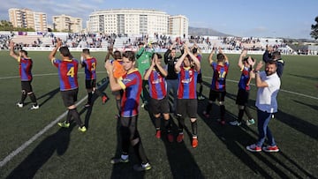 Los jugadores del Eldense, ya sin los que participaron en la trama de apuestas y con el denunciante Cheikh a la cabeza, agradecieron el apoyo de 3.500 aficionados.