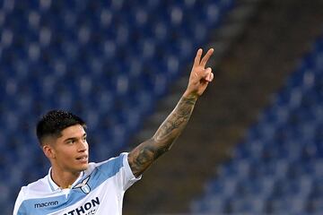 Joaqu¨ªn Correa celebrando el segundo gol de la Lazio frente al Marsella. El encuentro acab¨® 2-1 a favor de los italianos gracias a los goles del propio Correa y de Marco Parolo. Thauvin anot¨® para el conjunto franc¨¦s.