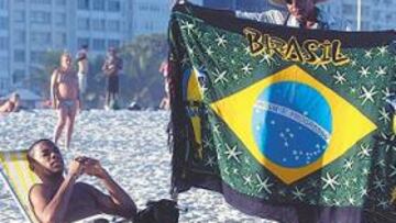 <b>RELAJADO EN LAS PLAYAS DE RÍO. </b>Robinho descansa en la localidad costera de Angra Dusreis.