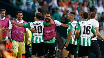 Canales celebra su gol.