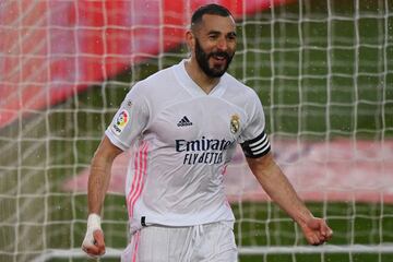 Benzema celebra el 2-0 al Eibar. 