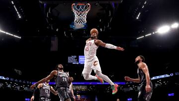 Donovan Mitchell, escolta de Cleveland Cavaliers, se lanza a realizar un mate ante Brooklyn Nets.