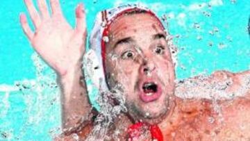 <b>REMONTADA. </b>Xavi García se fajó en el agua y marcó tres goles.