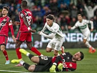 Apenas tuvo tiempo de disfrutar del partido, pero dejó un gol muy bueno. Sus regates y su remate fueron espectaculares. La pena fue su lesión temprana.