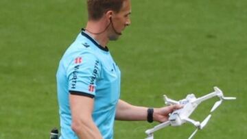 Un dron cae en San Mamés con un mensaje contra la Eurocopa en Bilbao