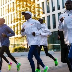 Kipchoge ataca la última barrera humana, las dos horas