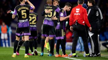 SAN SEBASTIAN, SPAIN - FEBRUARY 05: Cyle Larin of Real Valladolid CF celebrates with his teammates after scoring his team's first goal during the LaLiga Santander match between Real Sociedad and Real Valladolid CF at Reale Arena on February 05, 2023 in San Sebastian, Spain. (Photo by Ion Alcoba/Quality Sport Images/Getty Images)