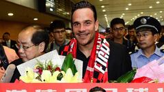 Roque Mesa signs for Shanghai SIPG in Instagram photoshop