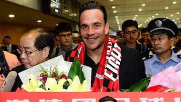 Roque Mesa signs for Shanghai SIPG