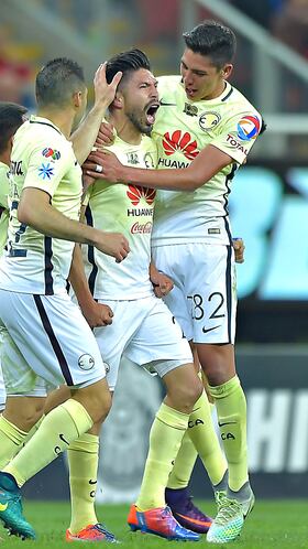 27/11/2016/MEXSPORT/Isaac Ortiz.
Action photo during the match Guadalajara vs America , Corresponding for the second leg of the quarterfinals of the League BBVA Bancomer MX Apertura 2016 at Chivas Stadium
Foto de accion durante el partido Guadalajara vs America, correspondiente a la vuelta de los cuartos de final de la Liga BBVA Bancomer MX del Torneo Apertura 2016, en el Estadio Chivas, en la foto: Oribe Peralta celebra su gol de America
