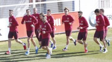 Los jugadores titulares ante el Barcelona realizaron carrera continua.