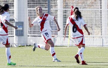 Ángeles celebra el primer gol del Rayo ante el Valencia.