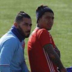 Johnny Herrera evita hablar de descenso y elogió a los hinchas