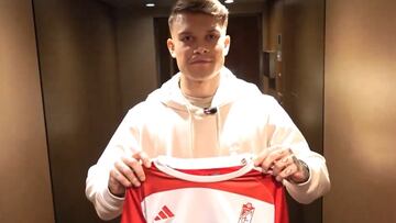 Piatkowski, con la camiseta del Granada.