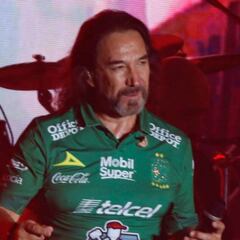 El Buki apoya a León previo a enfrentar al América