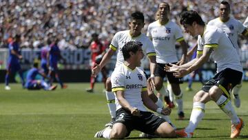 Futbol, Colo Colo vs Universidad de Chile.
Octava fecha, campeonato de Apertura 2016/17.
El jugador de Colo Colo Julio Barroso, celebra su gol contra Universidad de Chile durante el partido de primera division disputado en el estadio Monumental de Santi