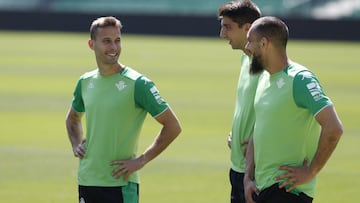 Canales, con Edgar y Borja Iglesias. 