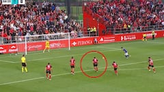 La treta épica del defensor del Mirandés en el penalti del Oviedo que puede valer un ascenso