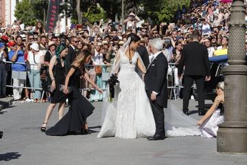 La novia Pilar Rubio llegando a la catedral del Sevilla.