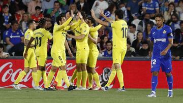 Los jugadores del Villarreal se felicitan tras marcar al Getafe.