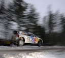 Un error de Ogier abre la puerta a sus compañeros