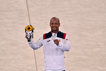 El gimnasta de Lanzarote alcanza una puntuación de 14.933, la misma que el oro, el israelí Artem Dolgopyat. Pero es plata por la menor dificultad de su ejercicio.