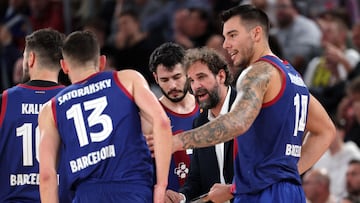 Barcelona's Spanish coach Roger Grimau talks to players during the Euroleague round 13 basketball match between Barcelona and Fenerbahce at the Palau Blaugrana arena in Barcelona on December 8, 2023.