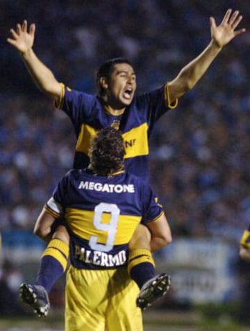 Riquelme celebra con Palermo la Copa Libertadores de 2007. 