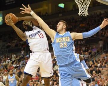 Ekpe Udoh y Jusuf Nurkic.