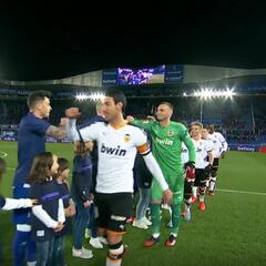 El saludo con los codos de LaLiga para evitar el coronavirus