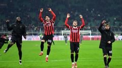 Santiago Giménez ya está entre los grandes del Milán