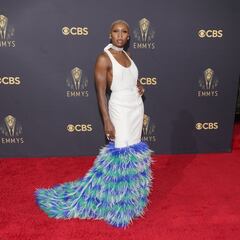 A first look at Cynthia Erivo’s Elphaba and Ariana Grande’s Glinda in ‘Wicked’ film