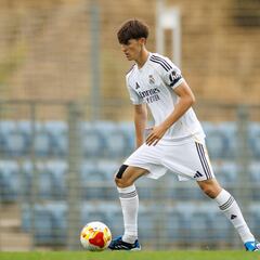 El Madrid blinda a Mena, el tapado de La Fábrica que comparan con Varane