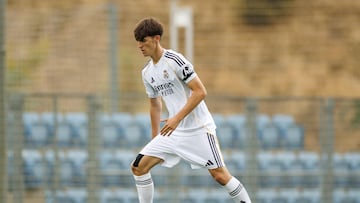 Javi Mena, central de la cantera del Real Madrid.