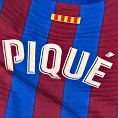 Piqué gifts Joaquín his shirt with special dedication