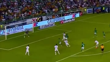 El doblete de Mora que comand車 la remontada de Pumas