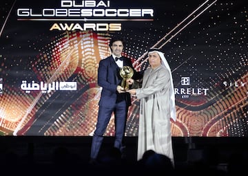 Federico Pastorello recibe el premio al mejor agente del año durante los Globe Soccer Awards 2021