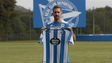 Alberto Benito, el d&iacute;a de su presentaci&oacute;n con el Deportivo.