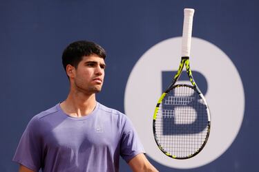 Carlos Alcaraz durante su partido de primera ronda contra el tenista estadounidense Ethan Quinn.