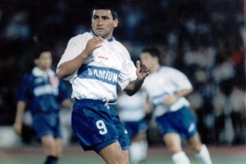 En dos oportunidades Acosta fue dirigido por Manuel Pellegrini. Primero en Universidad Católica, en donde ganó la Interamericana 1994 y la Copa Chile de 1995.
