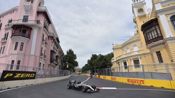Lewis Hamilton fue el más rápido del viernes en Bakú.