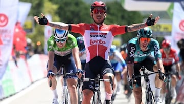El ciclista australiano Caleb Ewan celebra su victoria en la sexta etapa del Tour de Turquía.