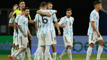 BRASILIA, BRAZIL - JUNE 21: Lionel Messi of Argentina celebrates with teammates German Pezzella and Guido Rodriguez after winning a group A match between Argentina and Paraguay as part of Conmebol Copa America Brazil 2021 at Mane Garrincha Stadium on June 21, 2021 in Brasilia, Brazil. (Photo by Alexandre Schneider/Getty Images)