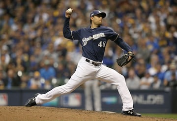 El mexicano se llevó la victoria con los Milwaukee Brewers derrotando a los Colorado Rockies. 