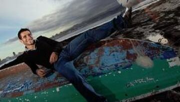 <b>EL CONFITAL, UN MARCO INCOMPARABLE. </b>Saúl disfrutó de una sesión fotográfica en la bahía capitalina. El punta se lo pasó en grande.